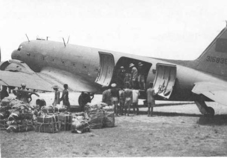 Embarquement sur Douglas Dakota le 15 Avril 1946